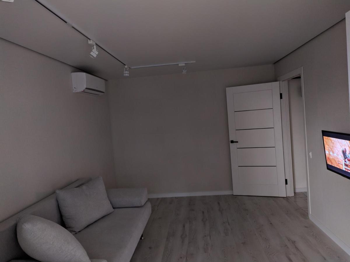 קרופיבניצקי Cozy 75 Apart In Center - 2Х Кімнатна Квартира В Центрі Кропивницького מראה חיצוני תמונה
